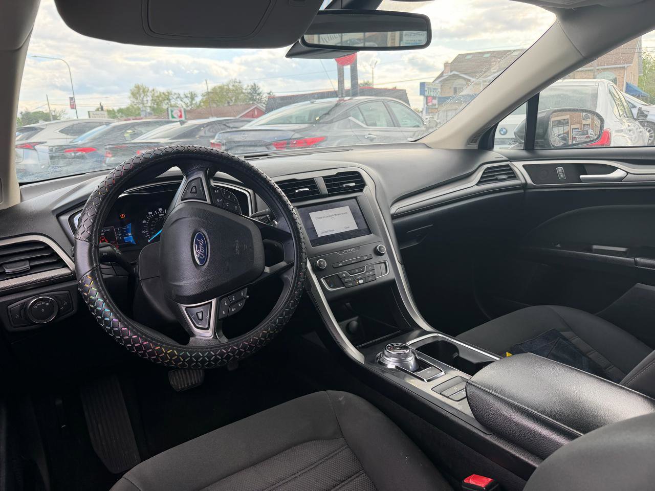 Used 2020 Ford Fusion SE FWD image 6