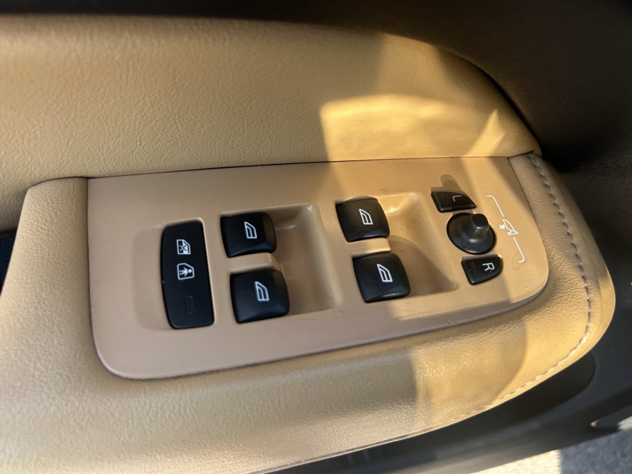 Used 2018 Volvo XC60 T6 Inscription w/ Luxury Seat Package AWD/4WD image 32