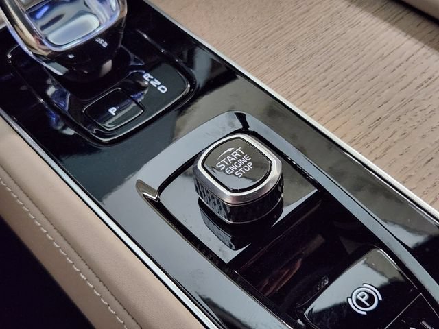 Certified 2026 Volvo XC90 B6 Plus w/ Protection Package Premier AWD/4WD image 21