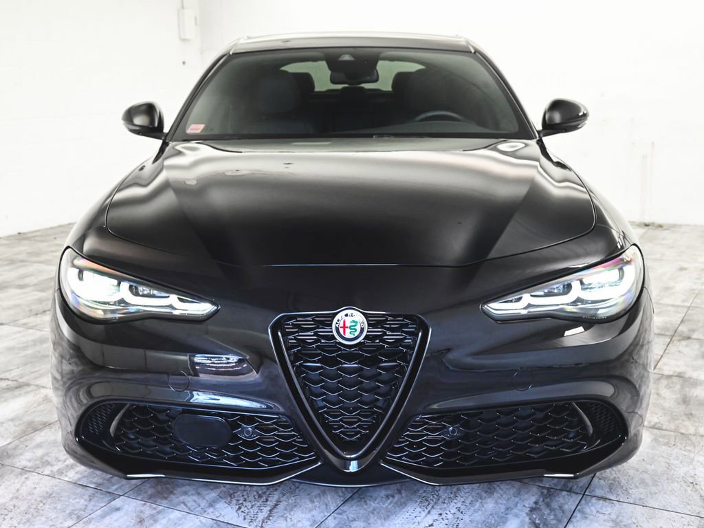 Used 2024 Alfa Romeo Giulia Veloce image 2