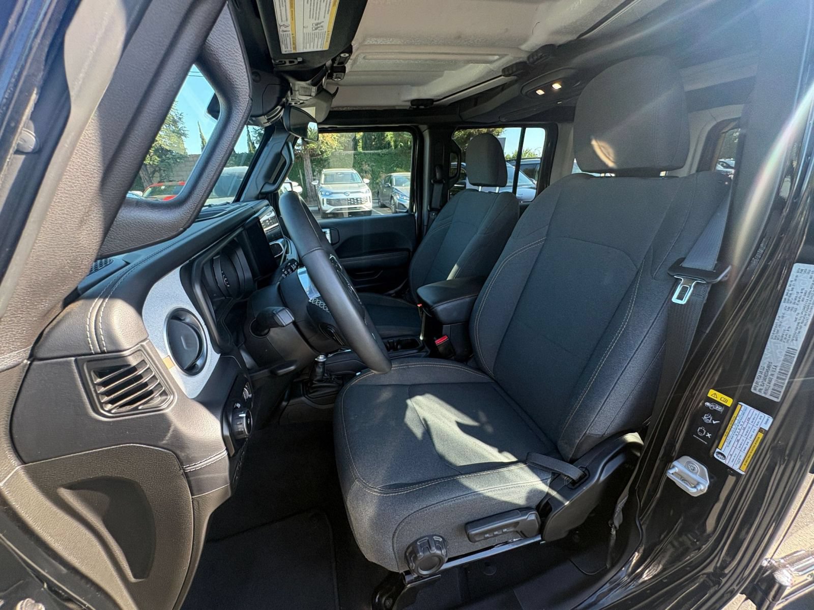 Used 2025 Jeep Wrangler Unlimited Sahara AWD/4WD image 36