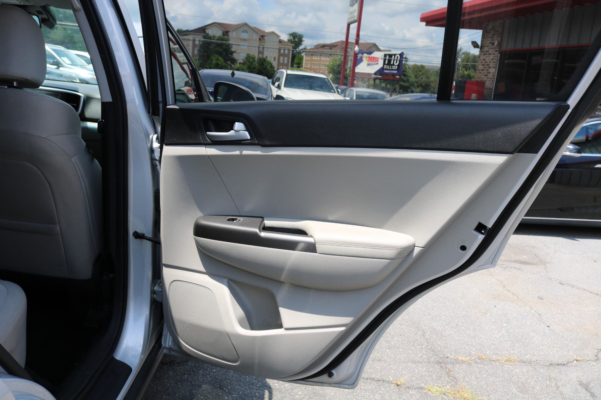 Used 2020 Kia Sportage LX FWD image 38