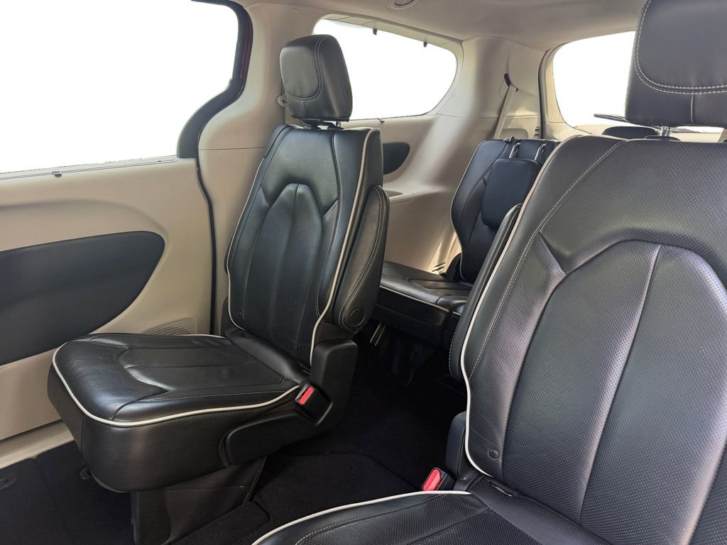 Used 2023 Chrysler Pacifica Limited image 13