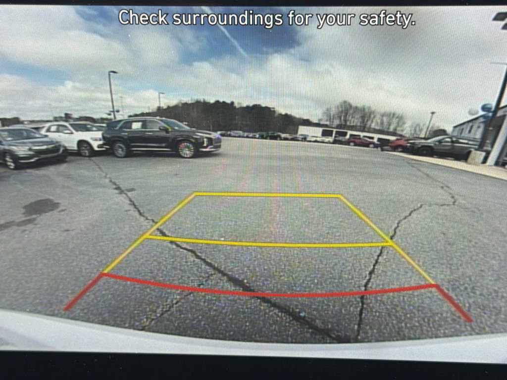 Used 2025 Hyundai Elantra SEL image 30