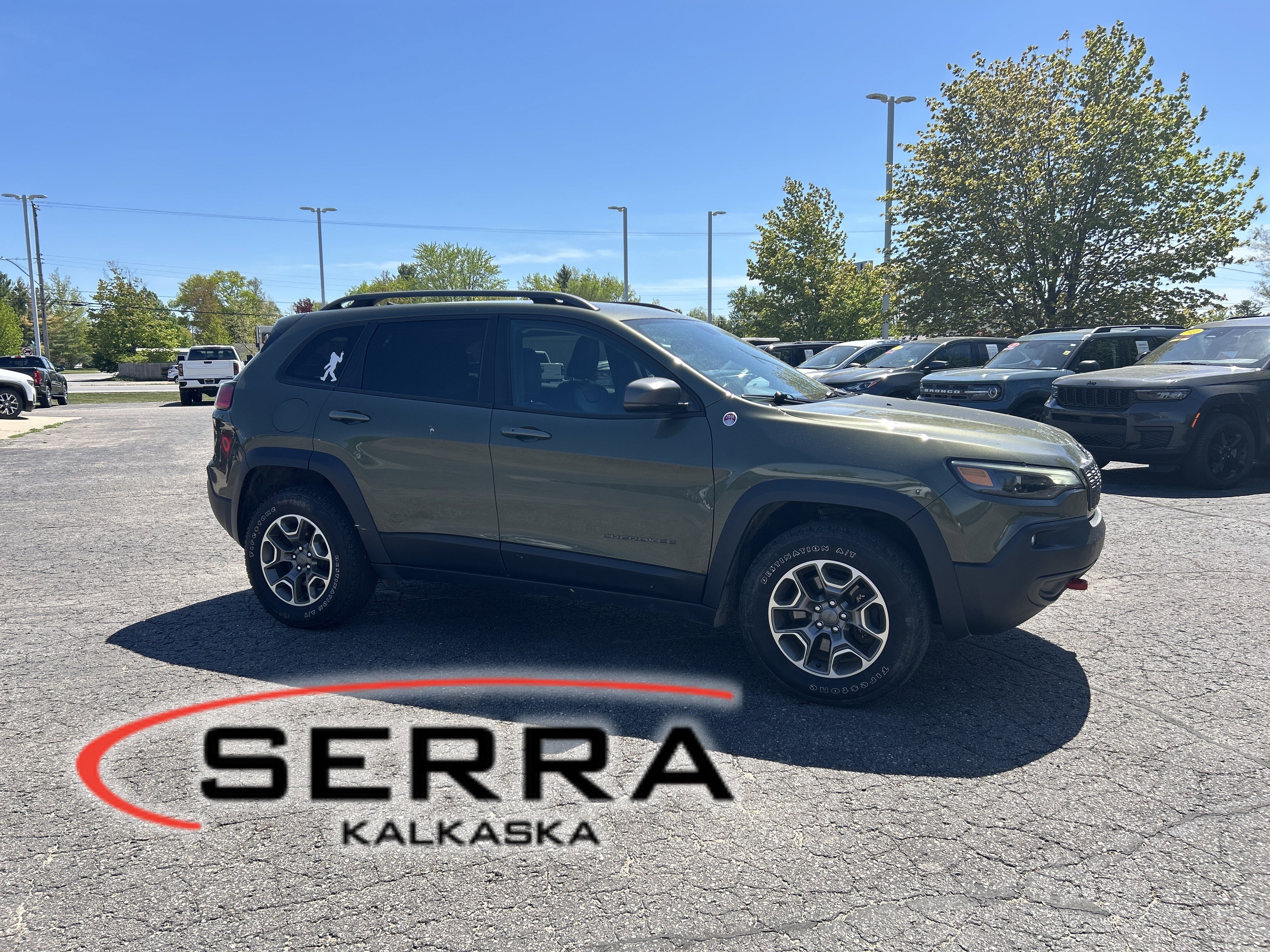 Used 2020 Jeep Cherokee Trailhawk w/ Cold Weather Group AWD/4WD image 1