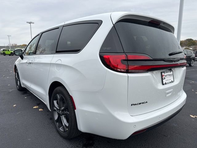 New 2026 Chrysler Pacifica Select image 6