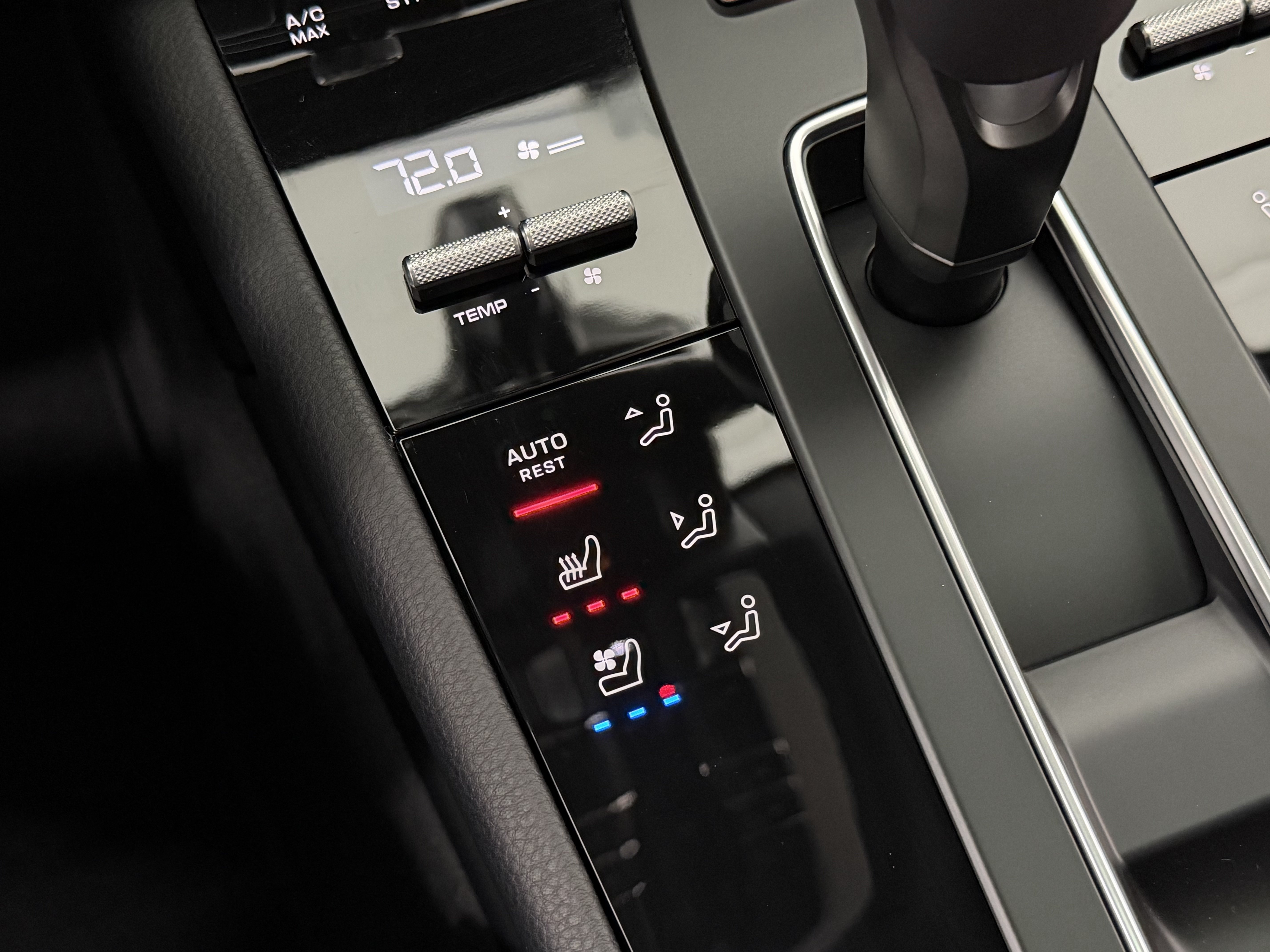 Certified 2026 Porsche Macan AWD/4WD image 38