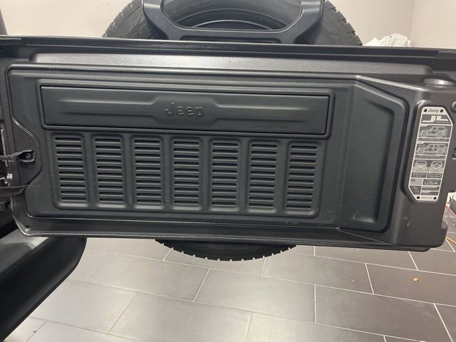 Used 2024 Jeep Wrangler Unlimited Sport image 19