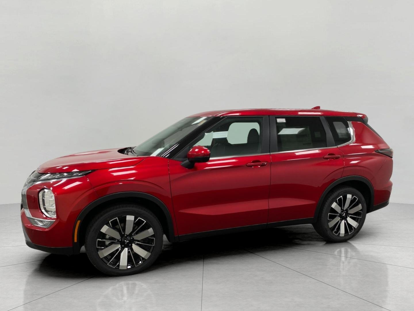 Used 2025 Mitsubishi Outlander SE image 9