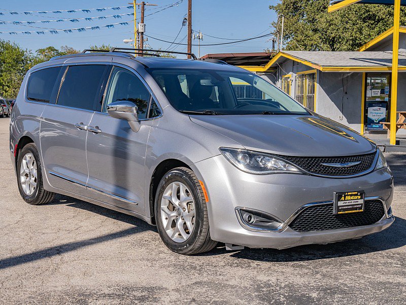 Used 2020 Chrysler Pacifica Limited image 3
