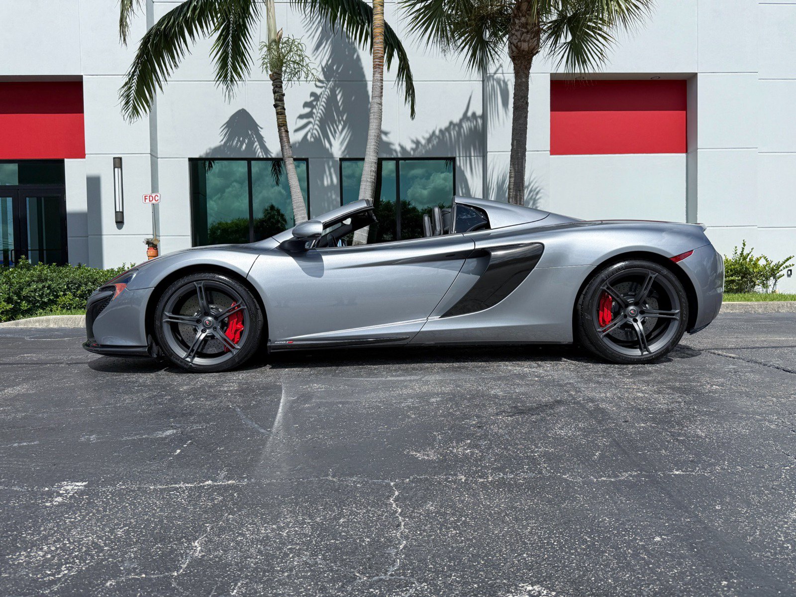 Used 2015 McLaren 650S Spider RWD image 9