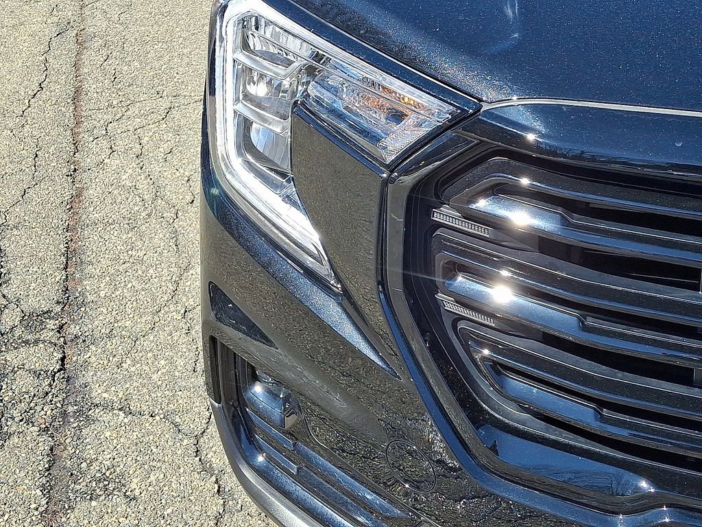 Used 2023 GMC Terrain SLT w/ Elevation Edition image 10