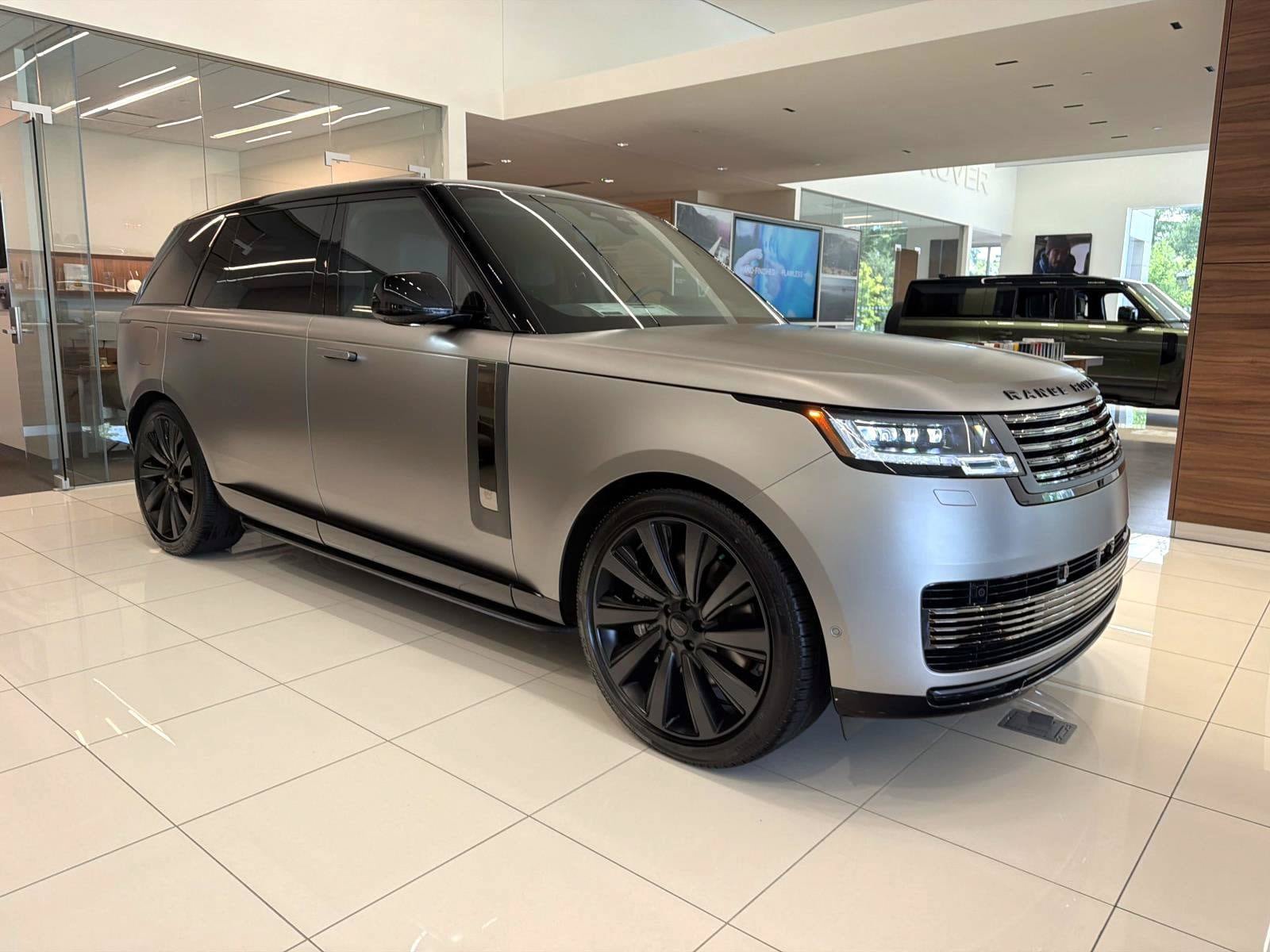 New 2026 Land Rover Range Rover SV AWD/4WD image 3