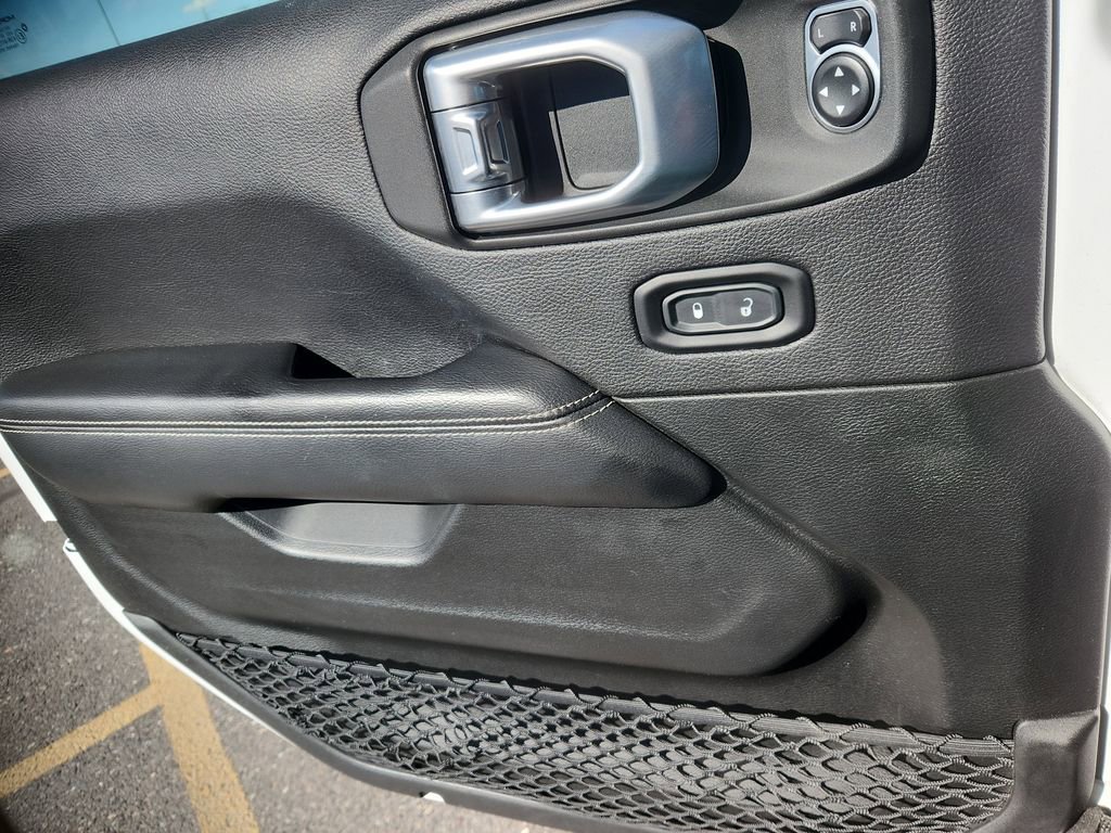 Used 2020 Jeep Wrangler Unlimited Sahara image 8