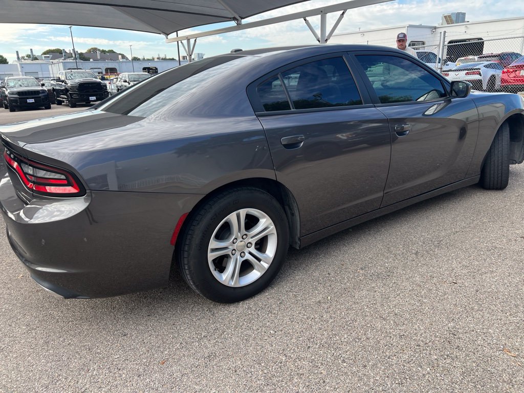 Used 2020 Dodge Charger SXT RWD image 3