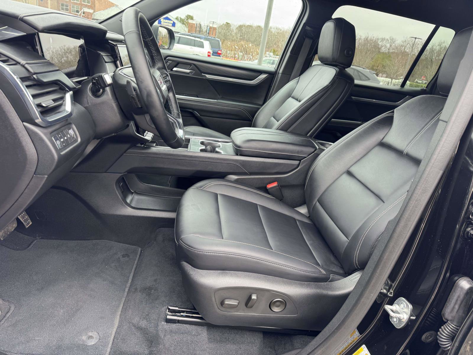 Used 2025 GMC Acadia Elevation w/ Elevation Premium Package image 14