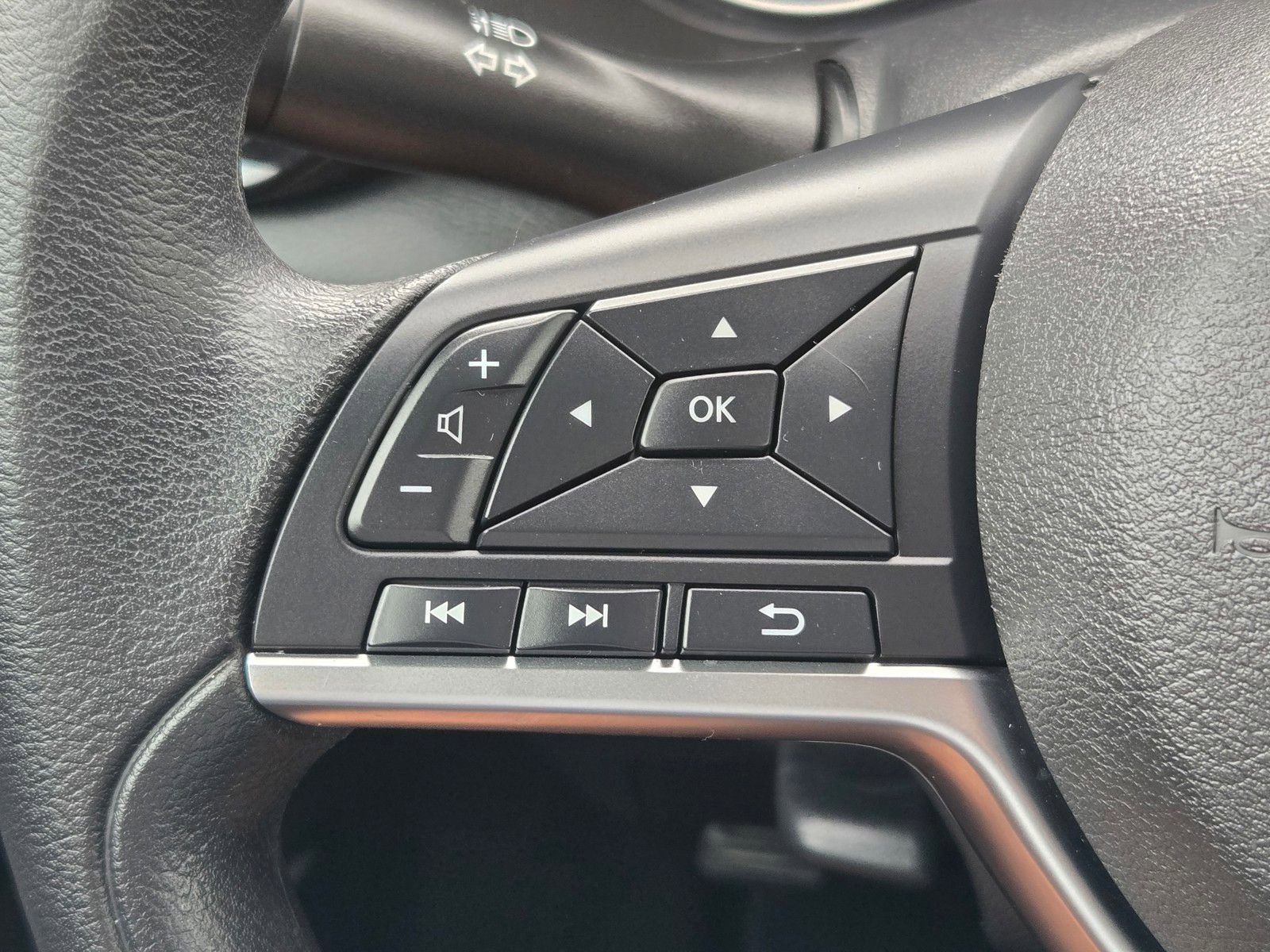 Used 2023 Nissan Sentra SV FWD image 32