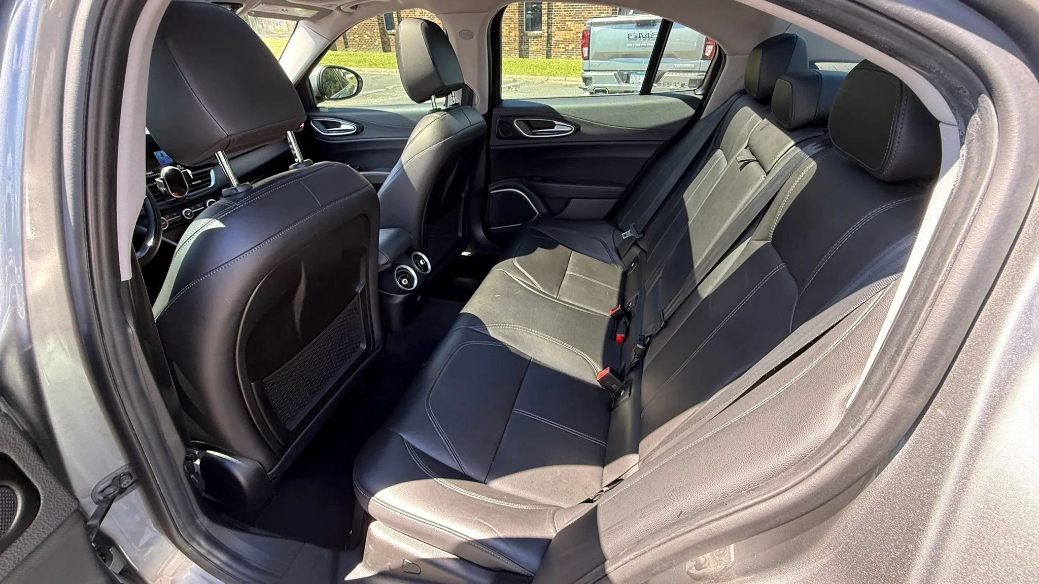 Used 2018 Alfa Romeo Giulia AWD image 30