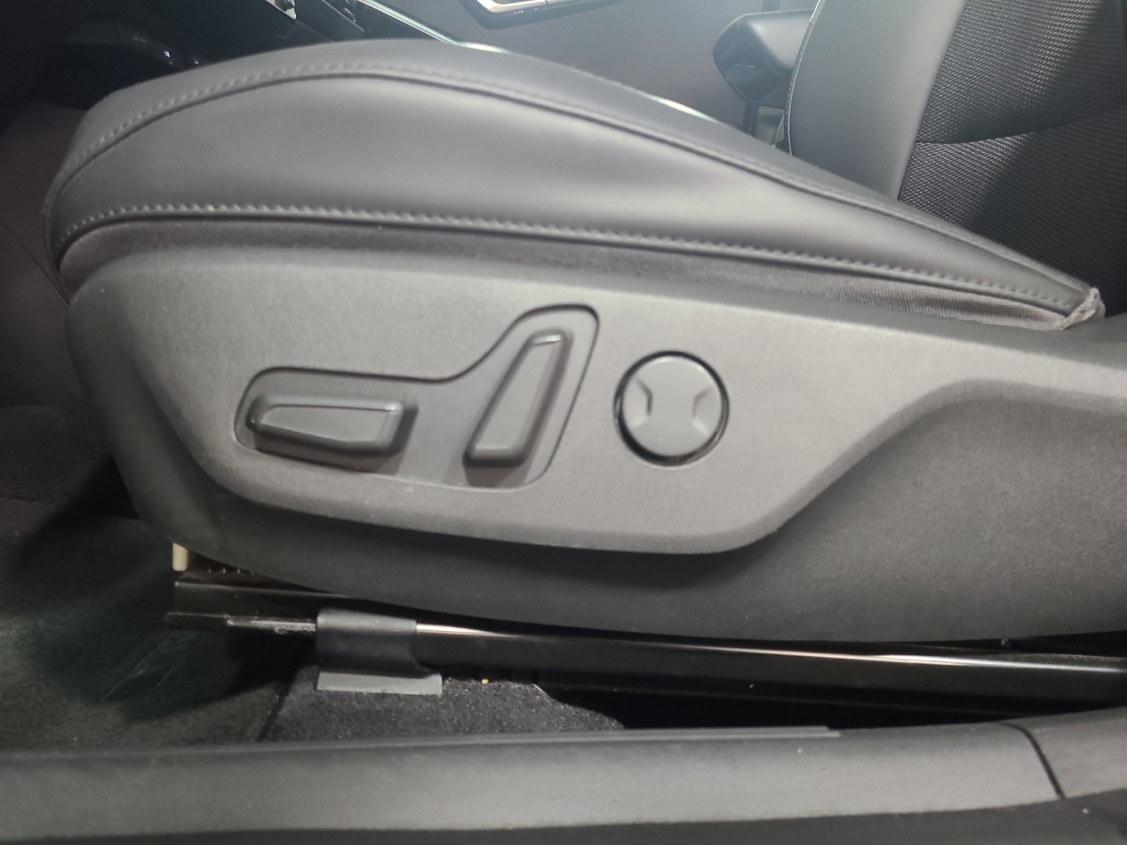 Used 2023 Kia Niro EX w/ EX Cold Weather Package FWD image 14