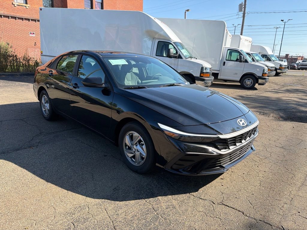New 2026 Hyundai Elantra SE