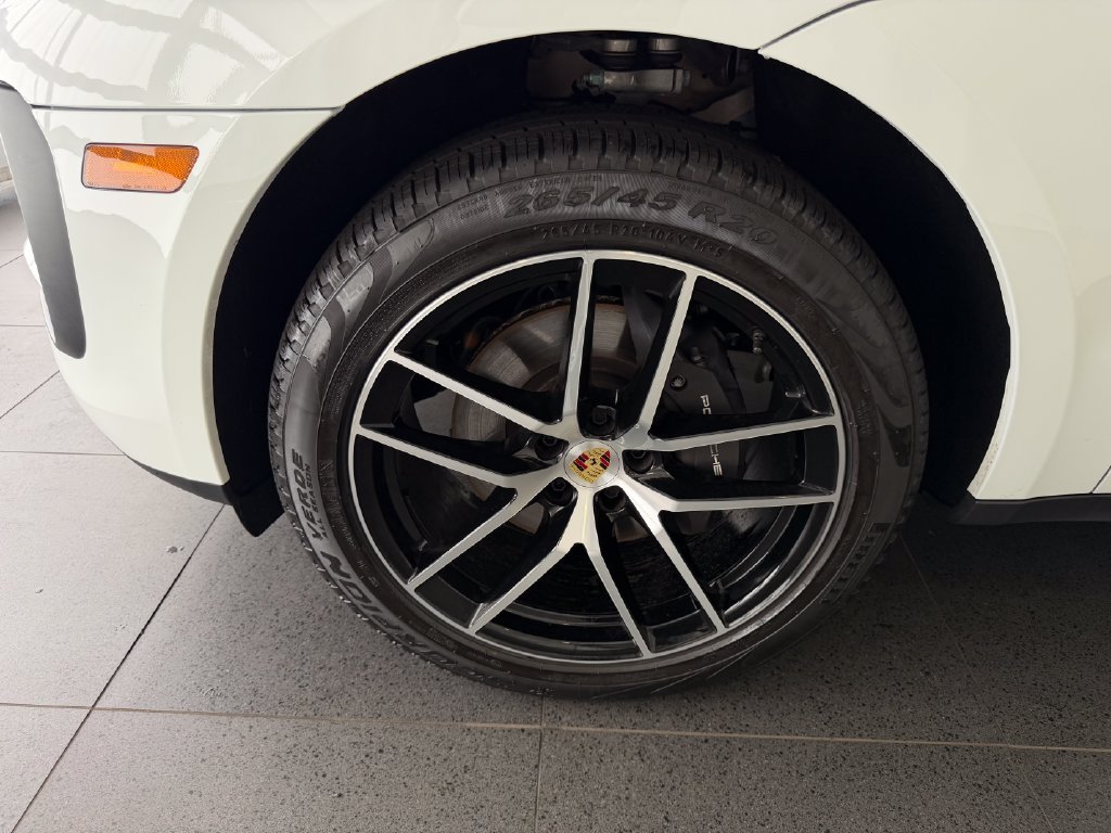 Certified 2026 Porsche Macan AWD/4WD image 10