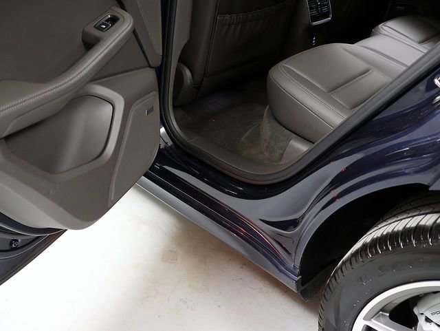 Used 2020 Porsche Macan Turbo image 28