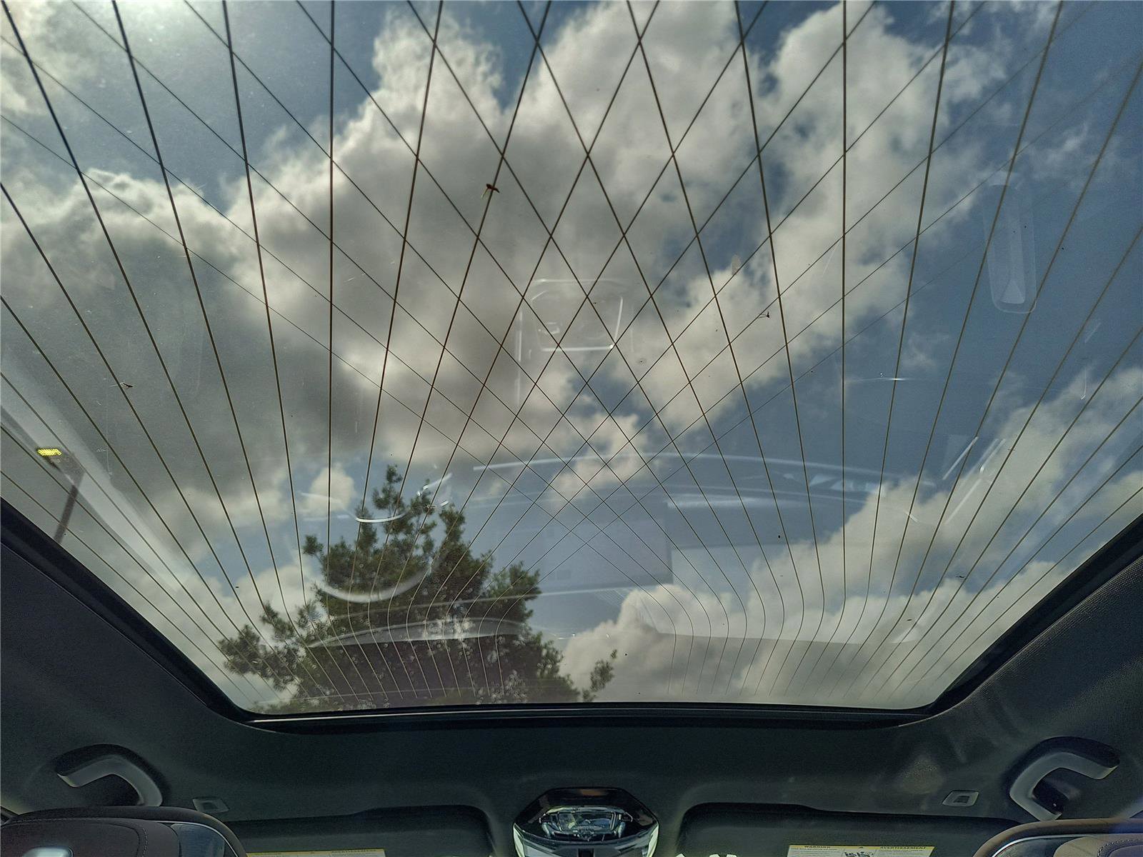 Used 2025 BMW 760i xDrive w/ Executive Package image 12