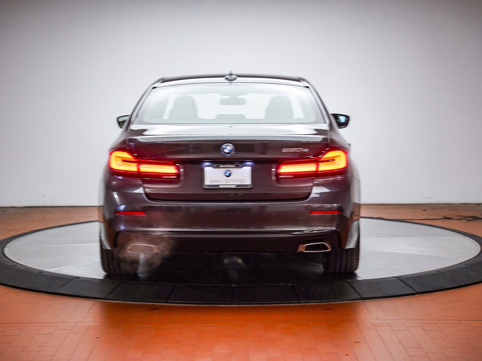 Certified 2023 BMW 530e RWD image 6