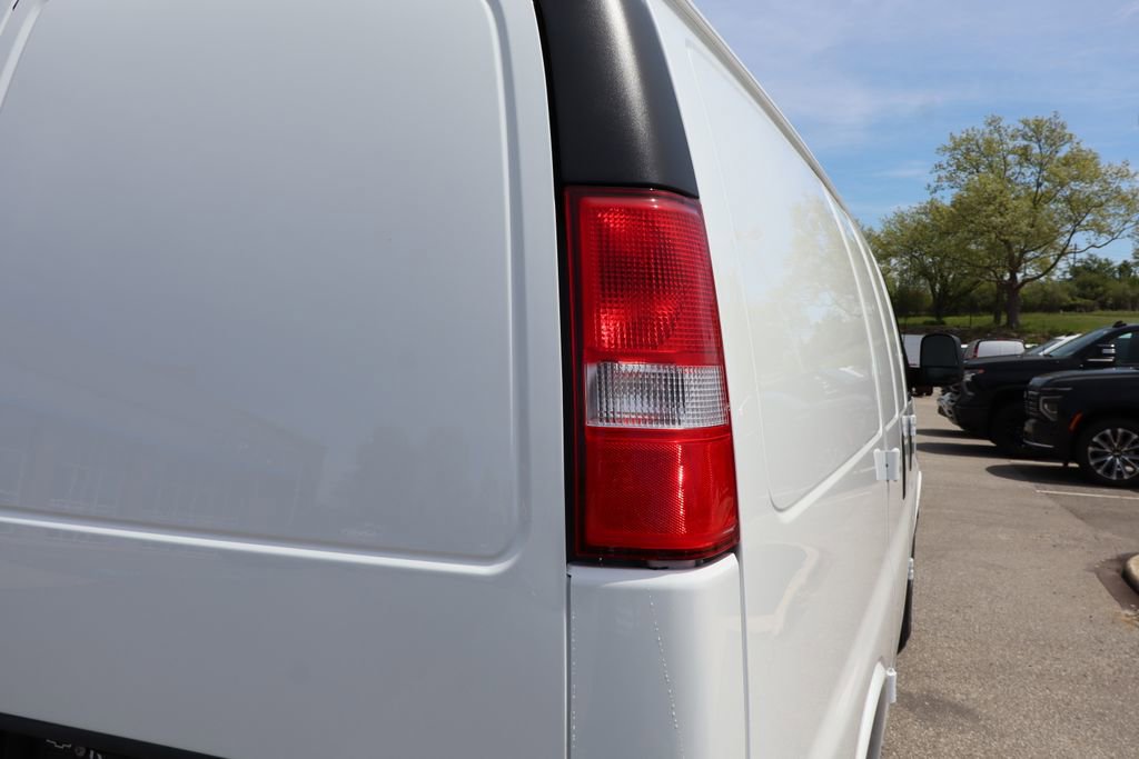 New 2026 Chevrolet Express 2500 w/ Driver Convenience Package RWD image 27