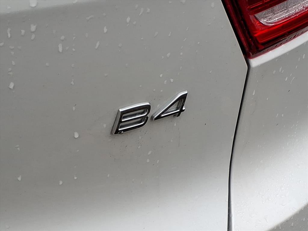 New 2026 Volvo XC40 B4 Core w/ Climate Package FWD image 8