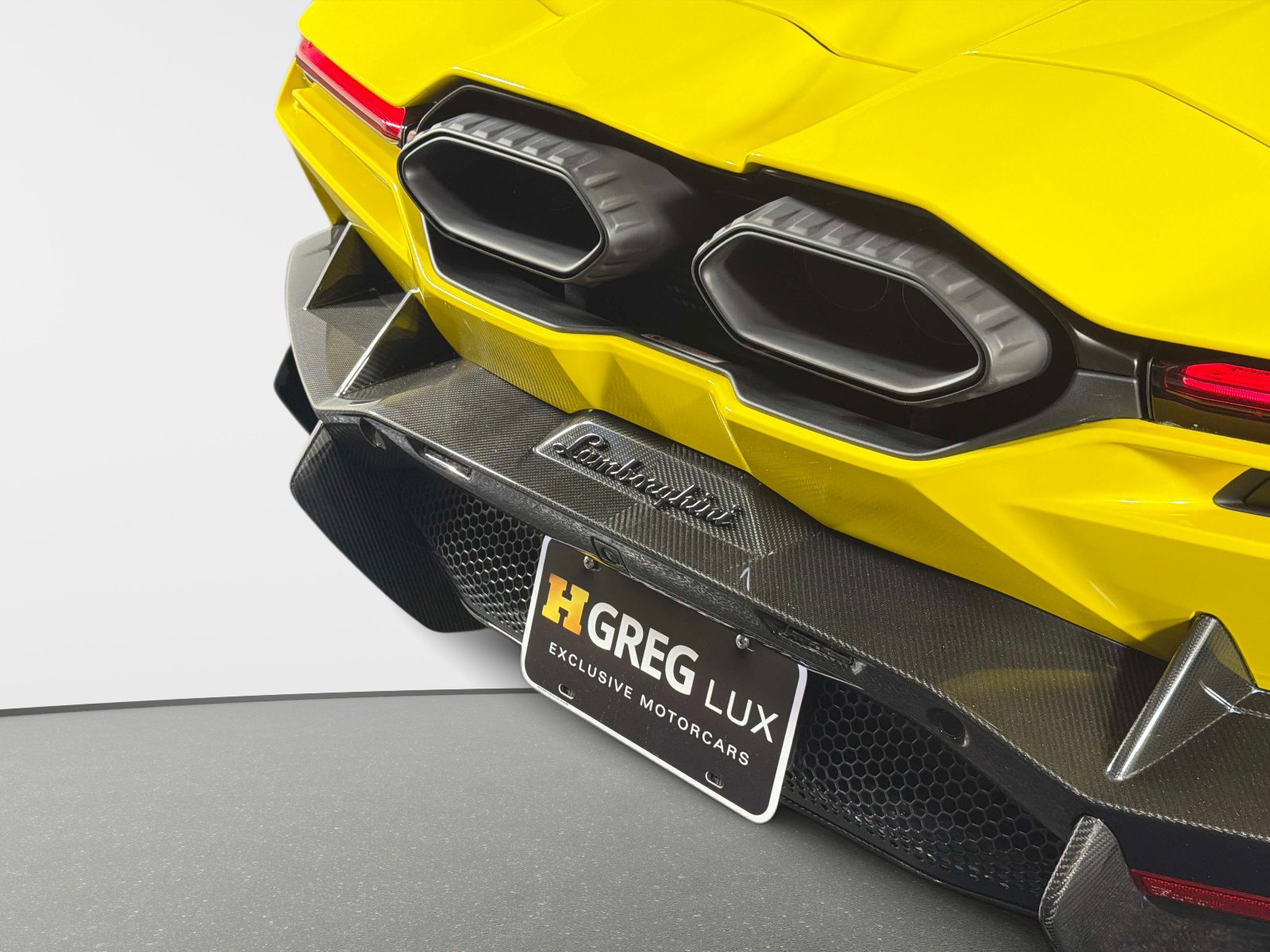 Used 2025 Lamborghini Revuelto image 17