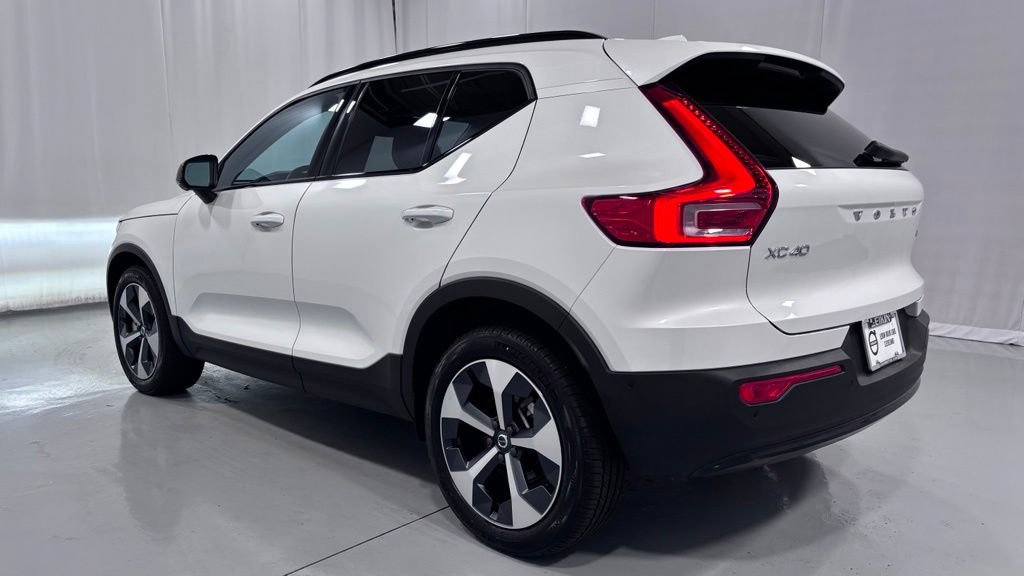 Certified 2026 Volvo XC40 B5 Plus AWD/4WD image 8