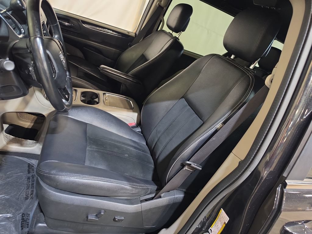 Used 2018 Dodge Grand Caravan SXT FWD image 13