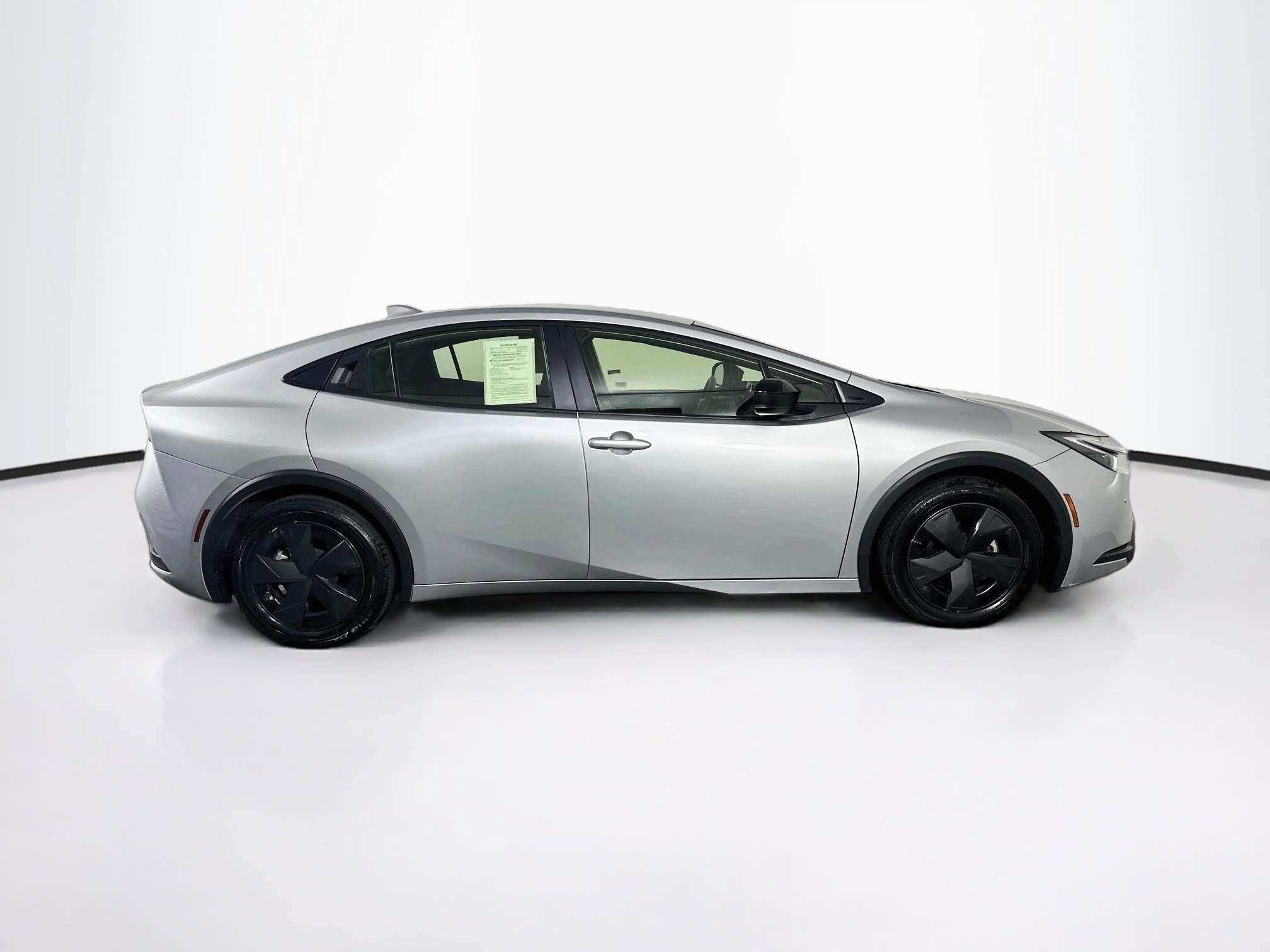 Used 2025 Toyota Prius LE FWD image 29