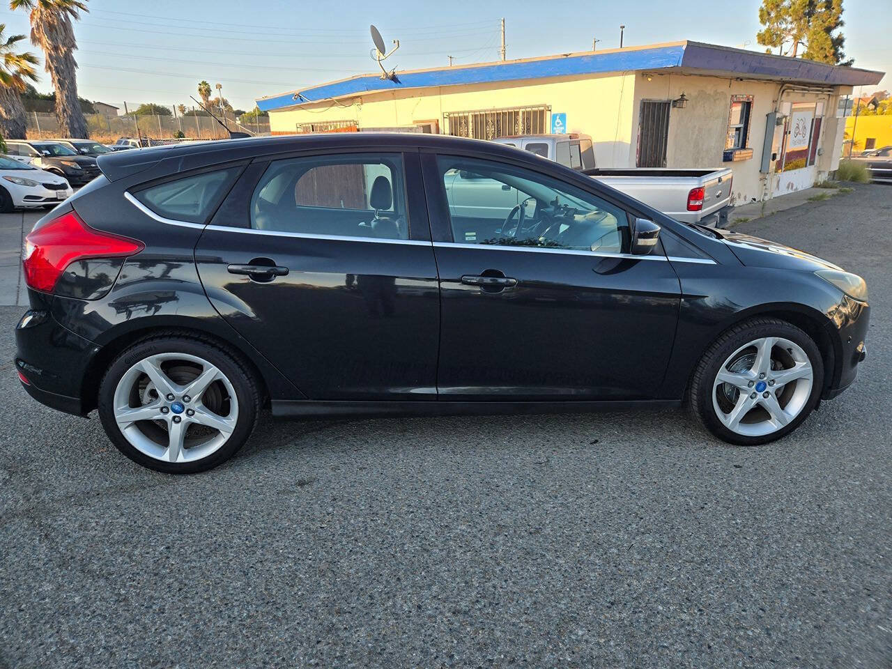 Used 2012 Ford Focus Titanium FWD image 20