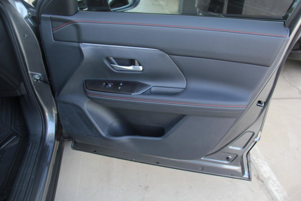 Used 2026 Nissan Kicks SR FWD image 27