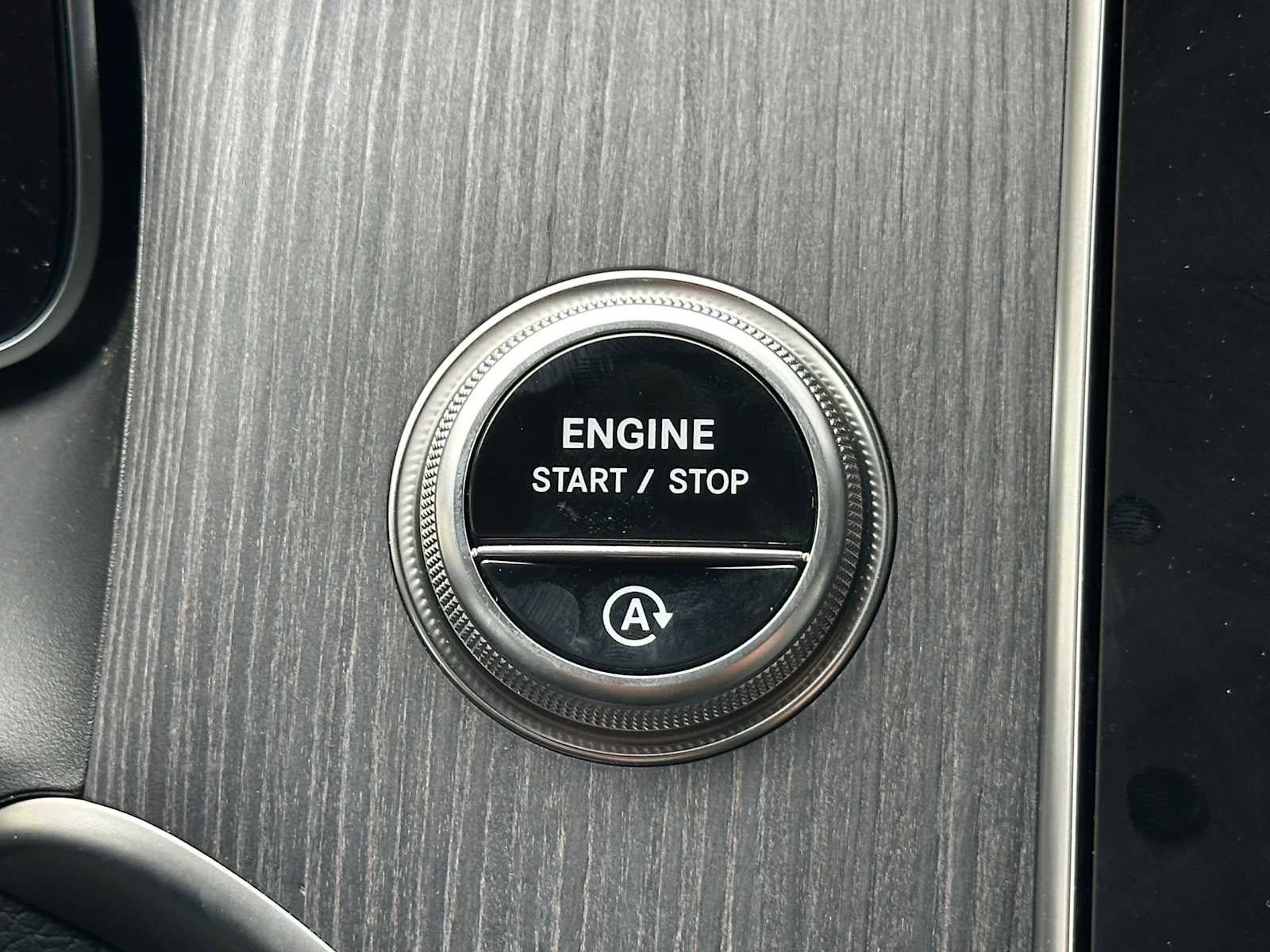 Used 2025 Mercedes-Benz GLC 300 4MATIC image 33