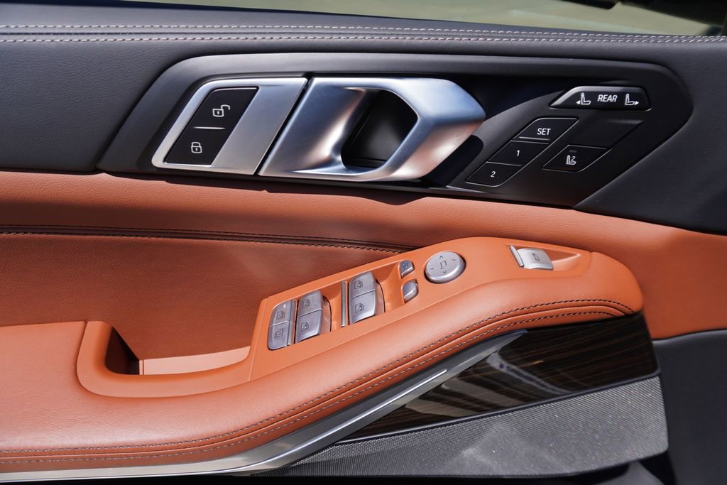 Used 2025 BMW X7 xDrive40i w/ M Sport Package AWD/4WD image 10