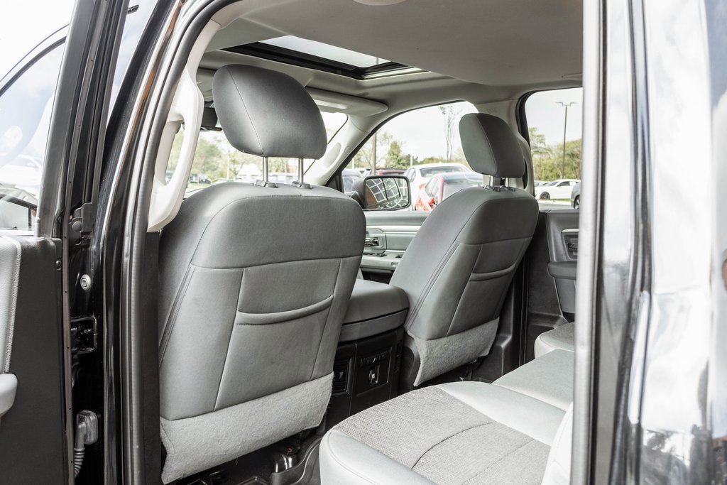 Used 2019 RAM 1500 Classic SLT w/ Black Appearance Group image 28