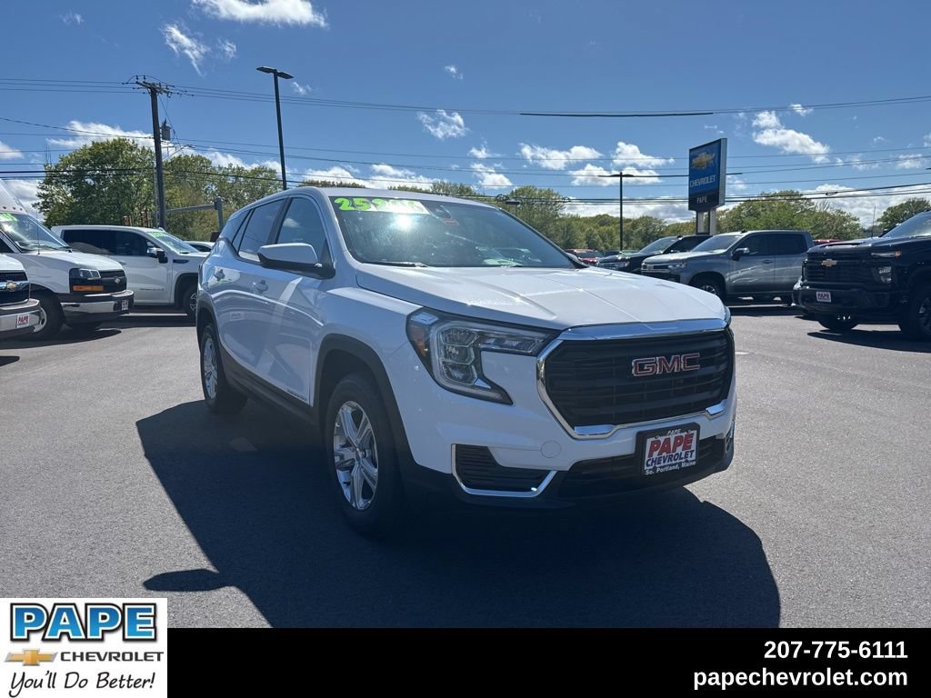 Used 2024 GMC Terrain SLE AWD/4WD image 1