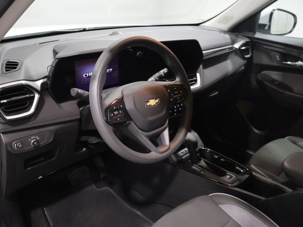 Used 2025 Chevrolet TrailBlazer LT image 16