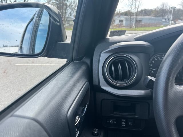 Used 2018 Toyota Tacoma TRD Off-Road image 30