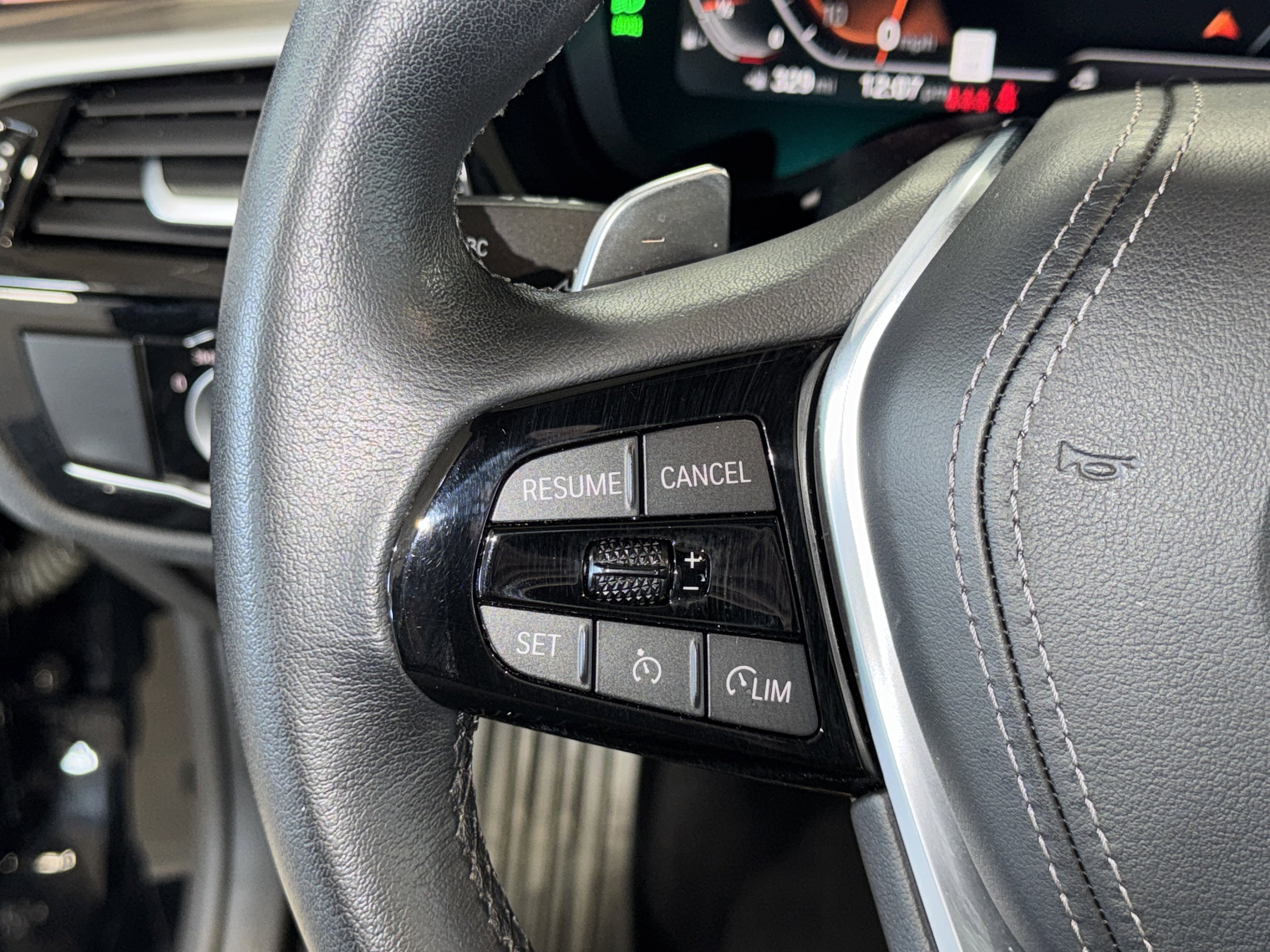 Used 2023 BMW 540i w/ Premium Package image 21