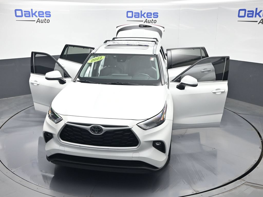 Used 2022 Toyota Highlander XLE AWD/4WD image 58