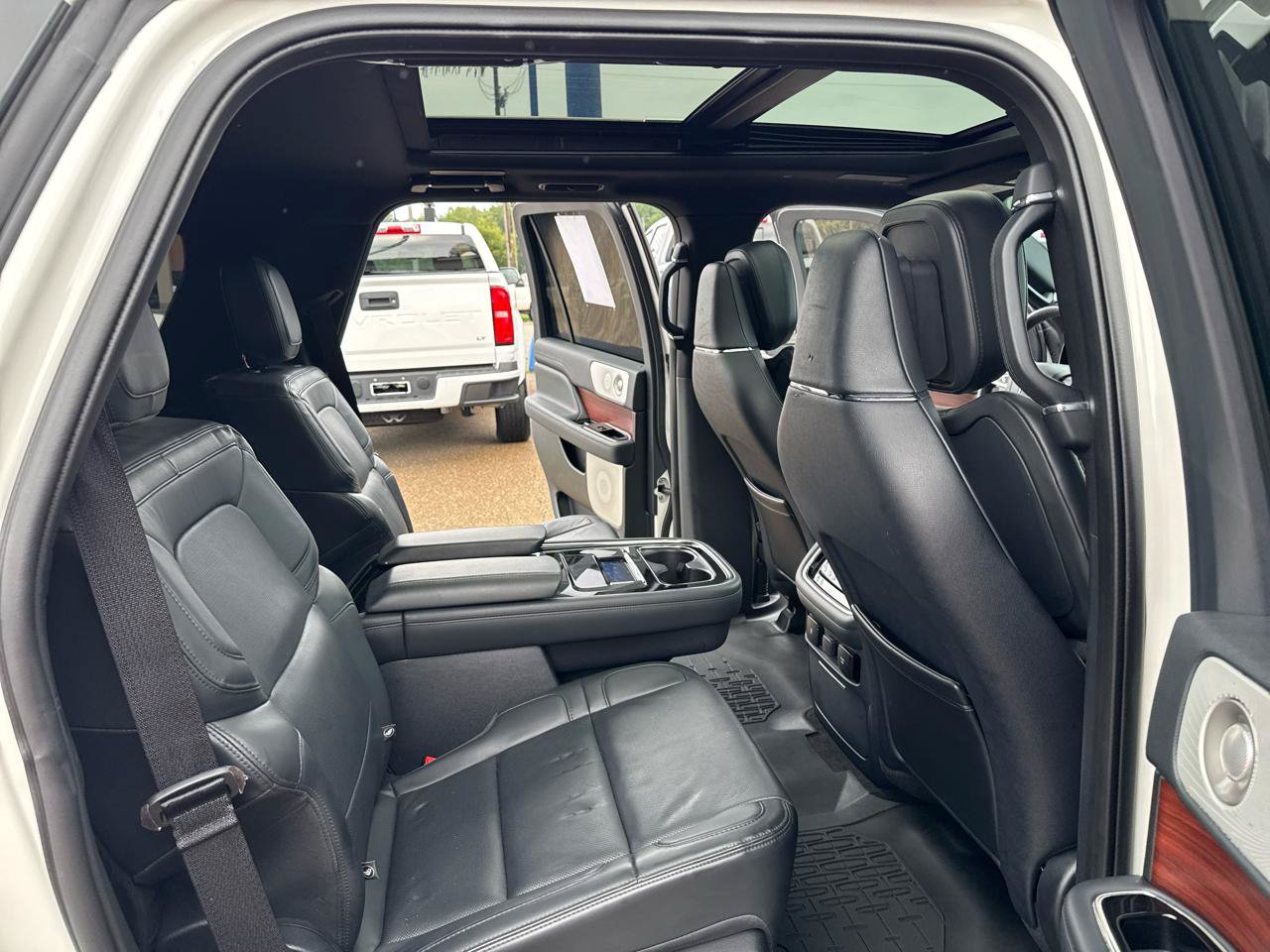 Used 2023 Lincoln Navigator Reserve AWD/4WD image 54