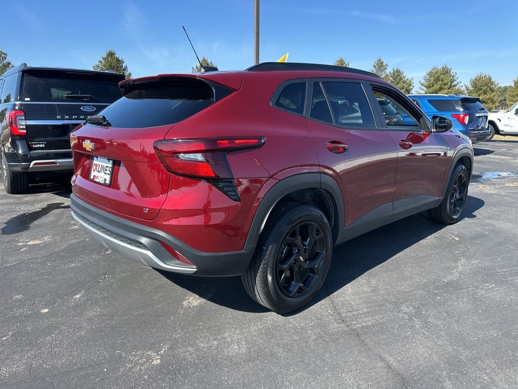 Used 2025 Chevrolet Trax LT FWD image 7