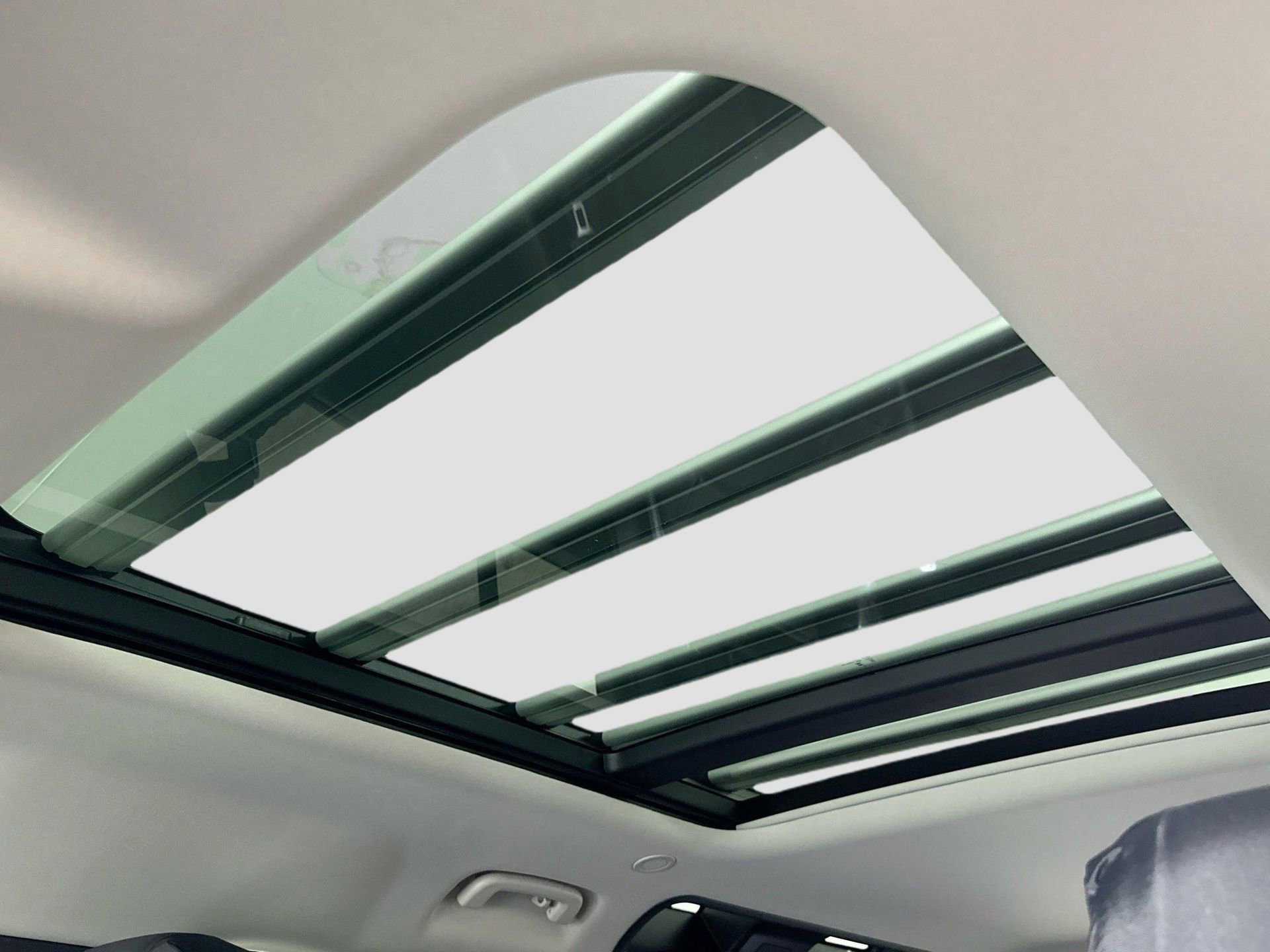 Used 2024 Land Rover Defender 110 S image 15