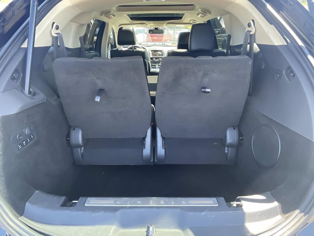 Used 2019 Lincoln MKT AWD image 11