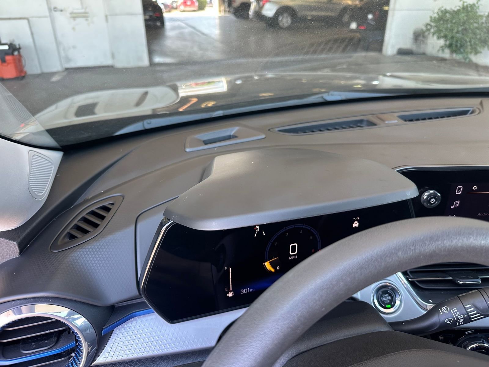 Used 2025 Chevrolet Trax LT FWD image 34