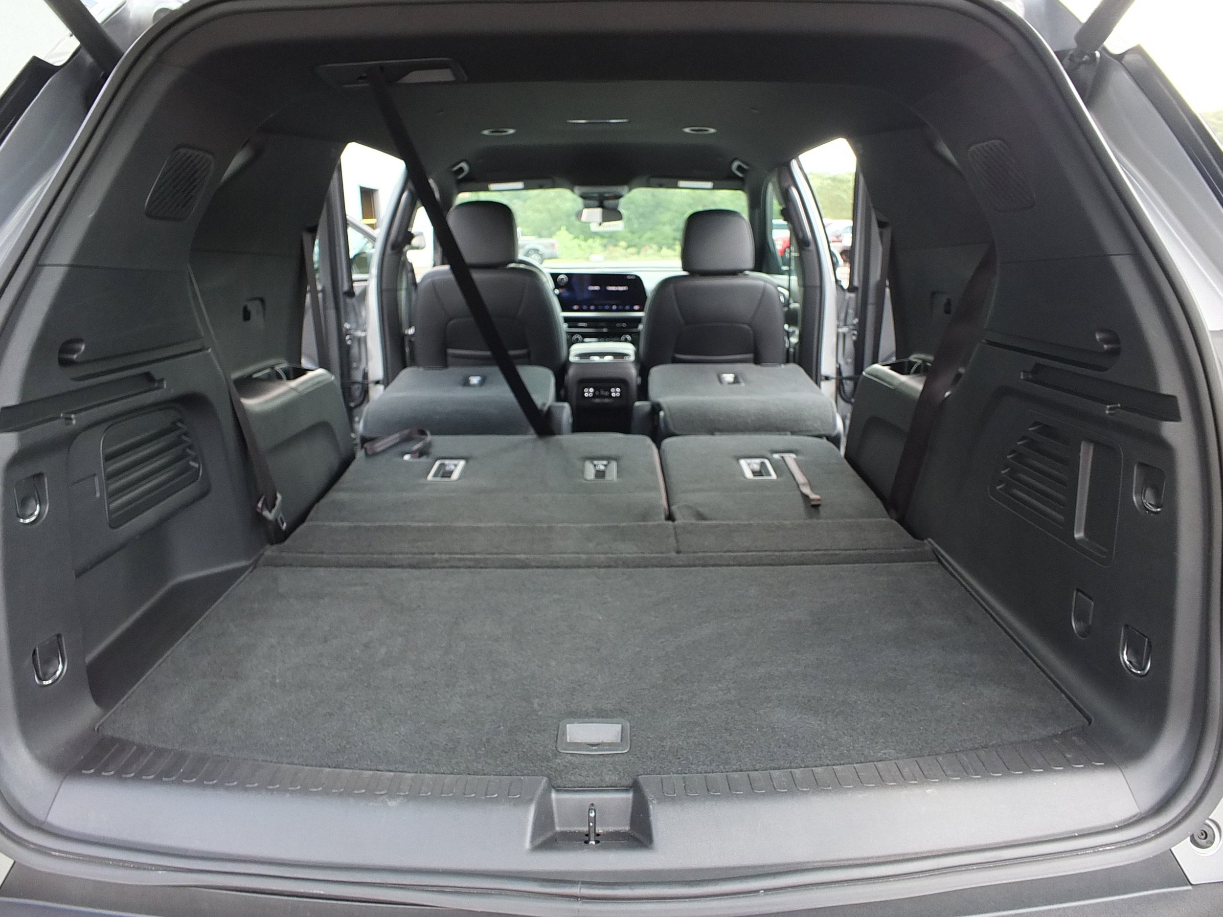 Used 2026 Chevrolet Traverse LT FWD image 16